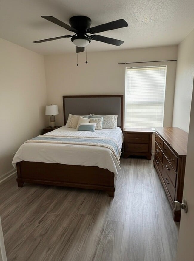 Photo - 965 Wesley Ave