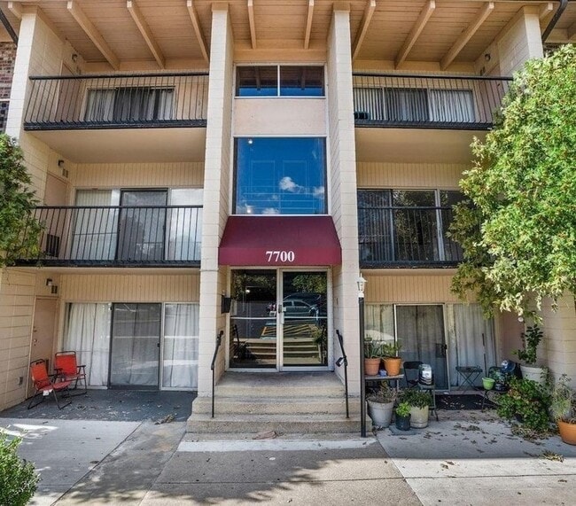Building Photo - 7700 Arehart Dr Unit 1212