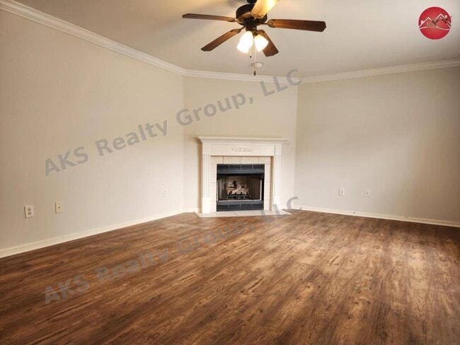 Photo - 1090 Thompson Rd