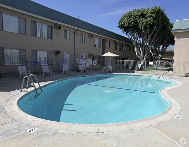 Pool - Royale La Habra Apartments