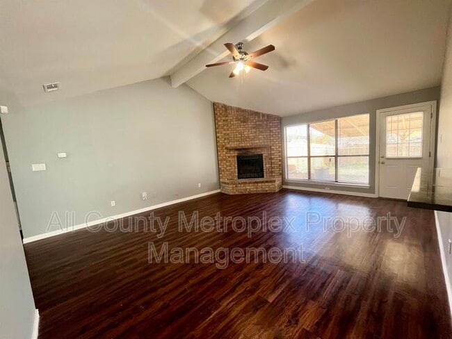 Photo - 2532 Independence Dr
