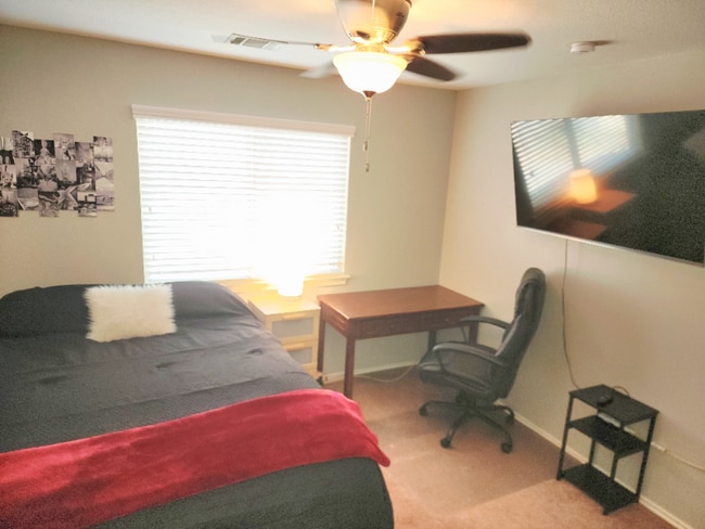 Photo - 124 Savoy Cv