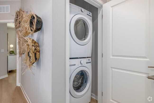 2BR, 2BA - 1,200SF - Jade Laundry