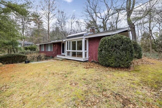 9 Peacock Farm Rd