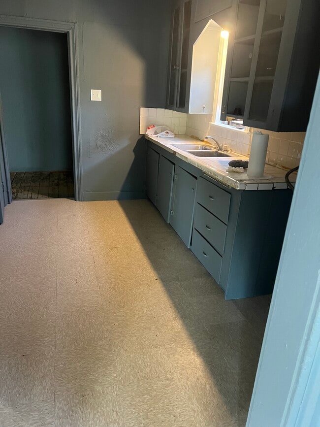 Photo - 5563 Hall Ave