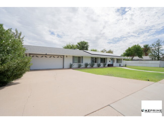 Building Photo - Lovely 3/2 Phoenix House - Backyard Oasis ...
