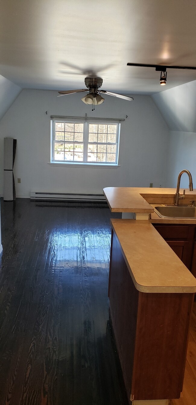 Building Photo - 163 Learn Rd Unit 1 bedroom 2nd floor