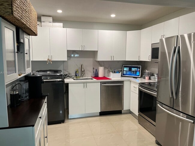 Photo - 301 N Pine Island Rd Unidad 156