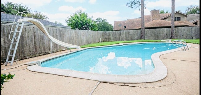 Photo - 15014 Hollydale Dr