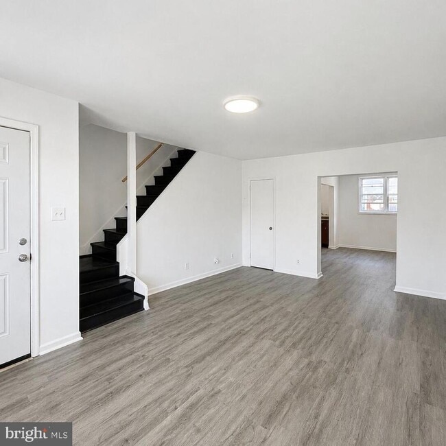 Photo - 1419 Lardner St