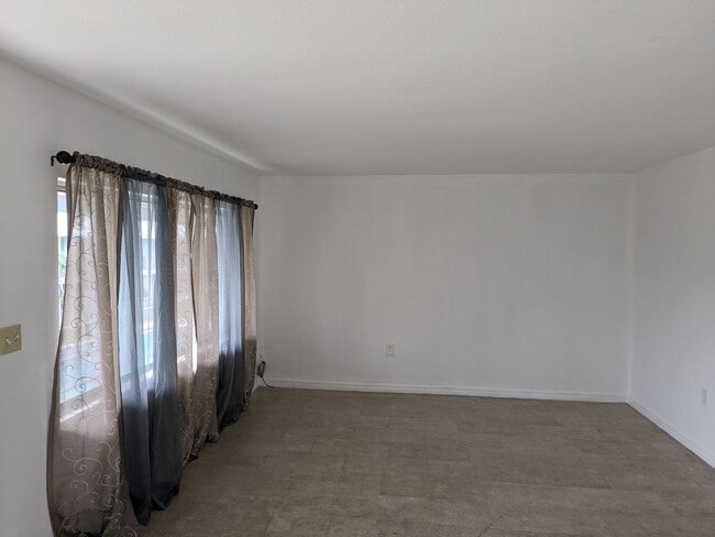 Photo - 140 Minna Ln