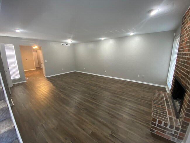 Photo - 10125 N Pennsylvania Ave