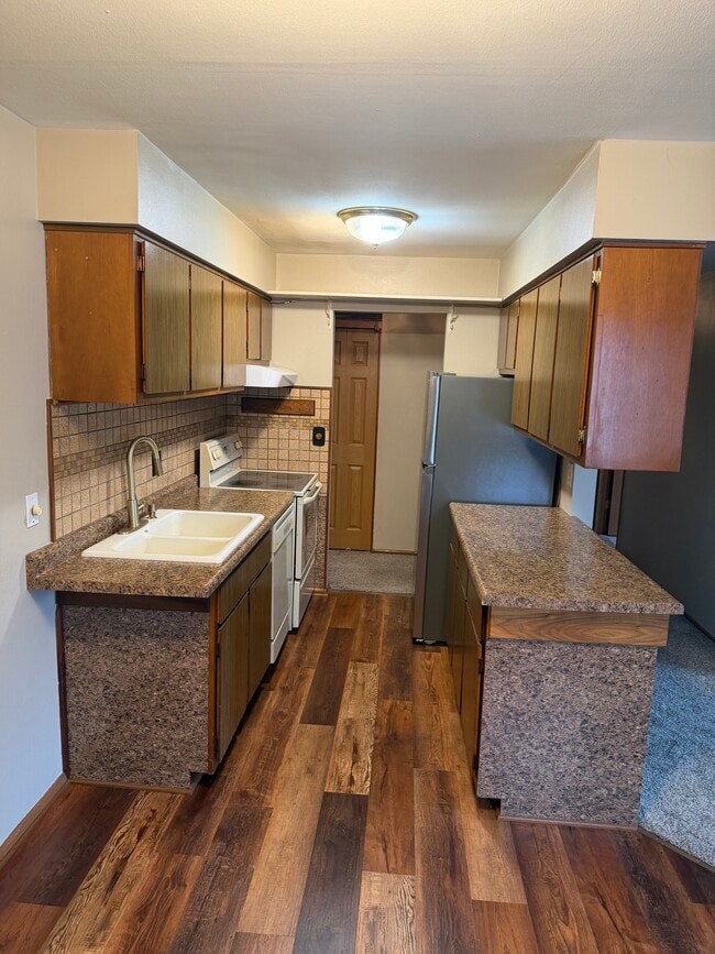 Building Photo - 5901 W Brown Deer Rd Unit Royal Gardens #113