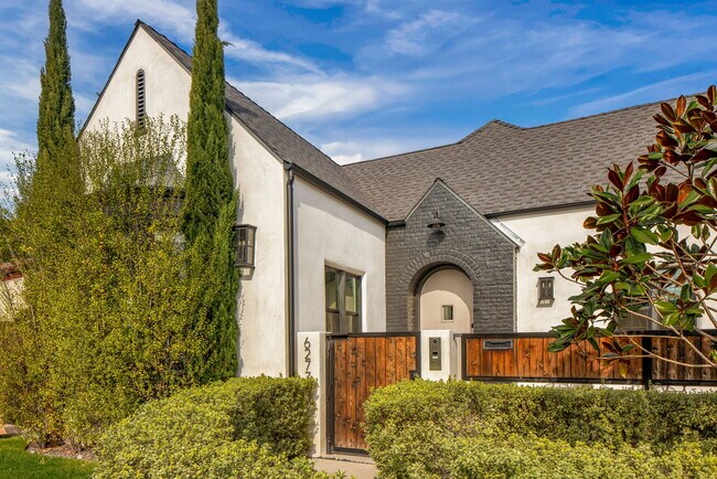 Photo - 6277 Del Valle Dr House