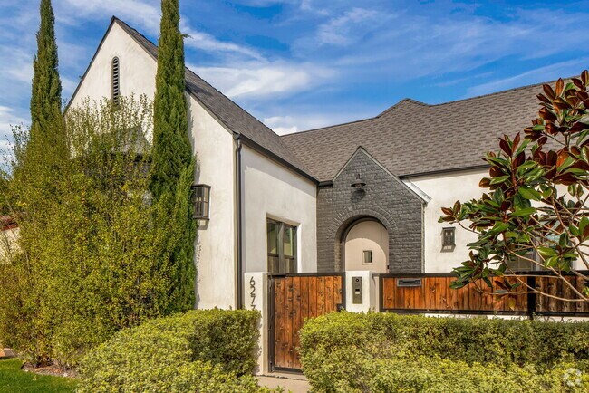 Building Photo - 6277 Del Valle Dr Rental
