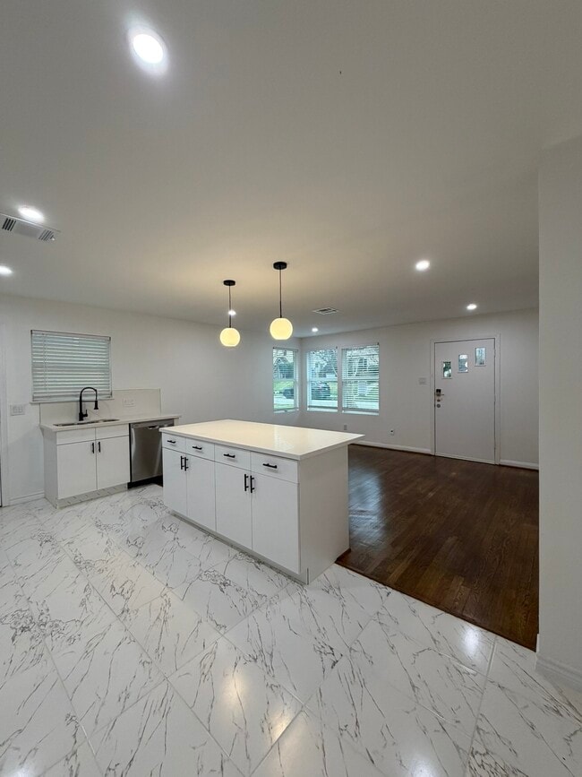 Photo - 1972 W McKinney St