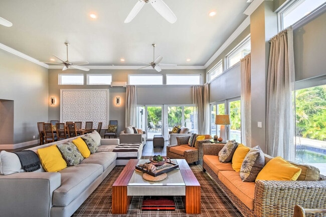 Building Photo - 2122 W Vina Del Mar Blvd Unit ID1386257P