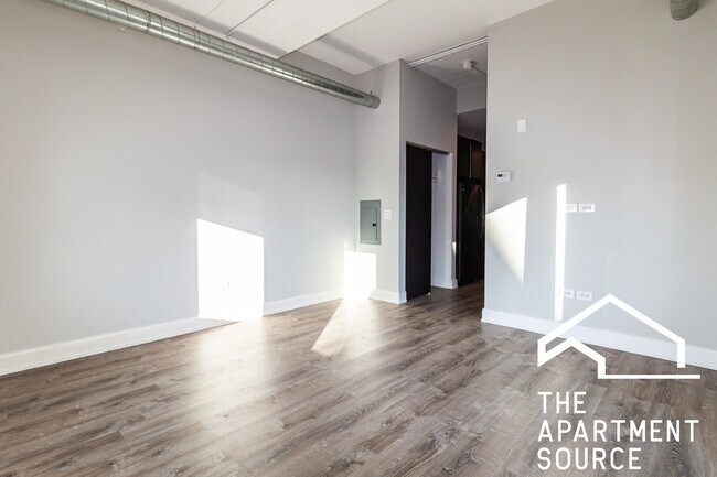 Photo - 935 W Belmont Ave Unit 603