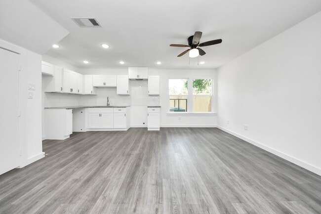 Building Photo - 2322 Wavell St Rental