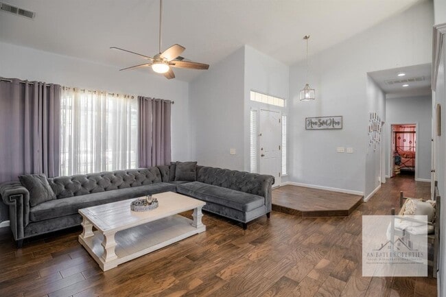 Photo - 933 N Burgan Ave