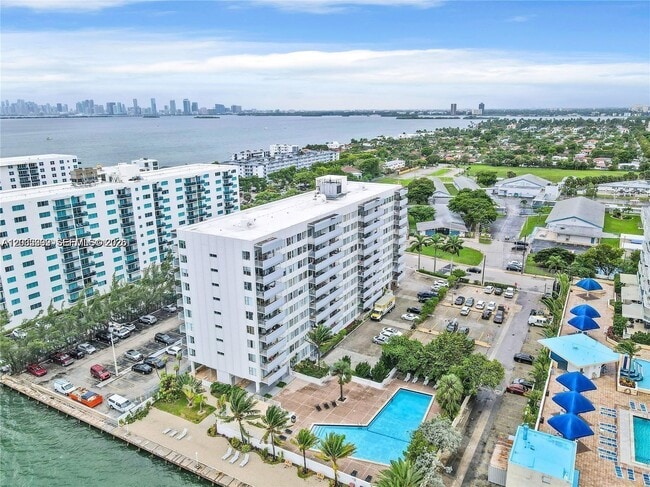 Building Photo - 7545 E Treasure Dr Unit 9H