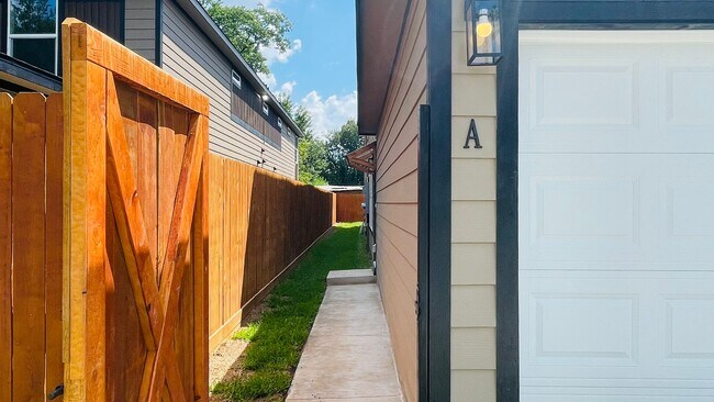 Photo - 8416 Sandra St