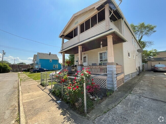 Building Photo - 2905 Delmar Ave Unit 2905 Delmar Avenue Up Rental