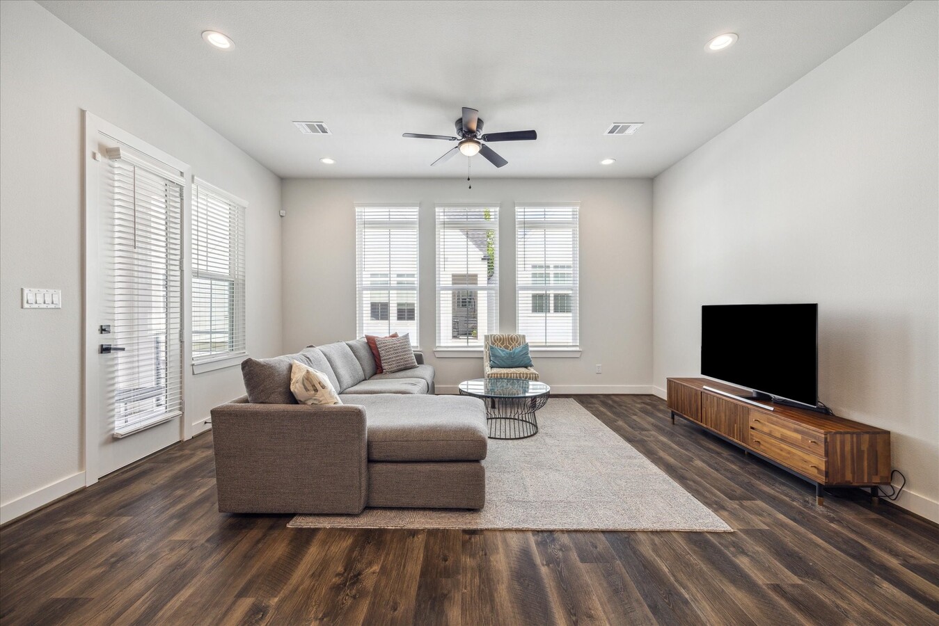 Photo - 5723 White Magnolia St.