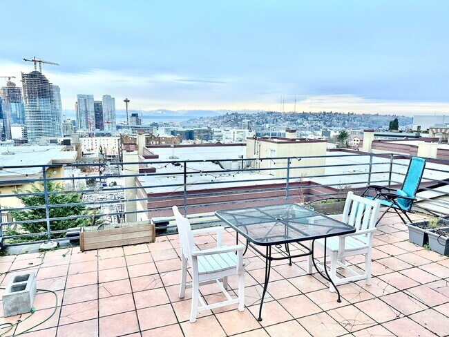 Photo - 712 E Denny Way Unit 403