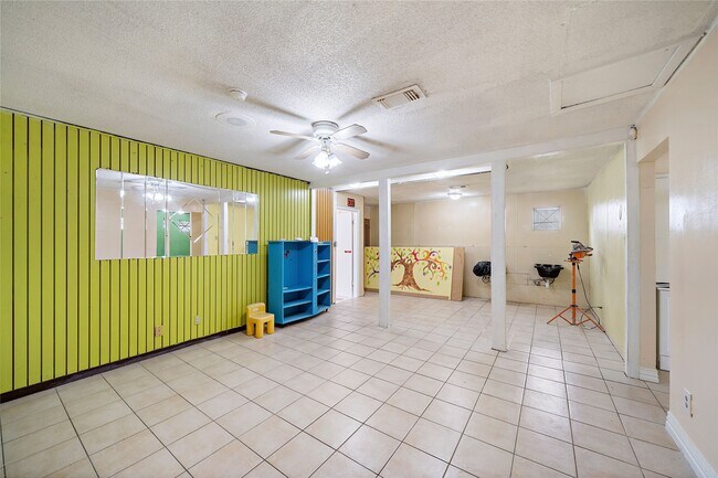 Photo - 5639 Overdale St