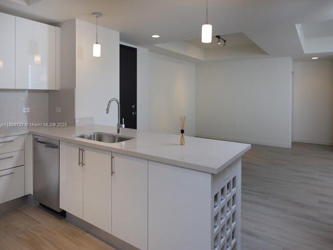 Photo - 999 SW 1st Ave Unidad 2016