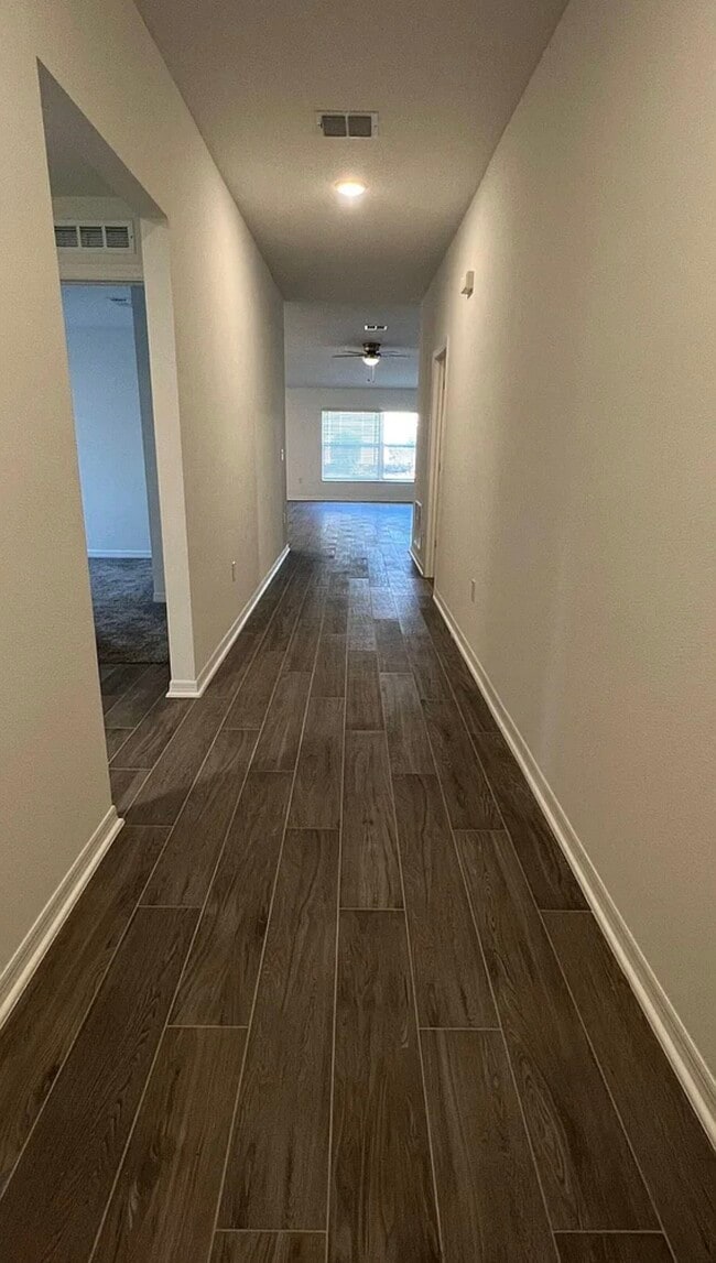 Photo - 409 Three Oaks Dr