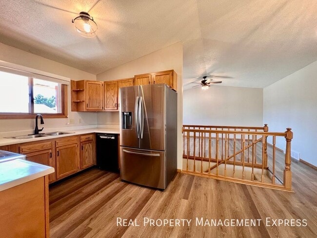 Building Photo - Beautiful 3 Bed 2 Bath House in West Sioux...