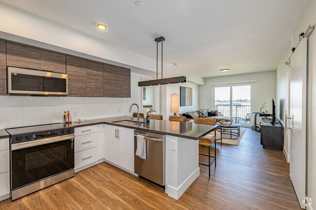2BR, 2BA - 1,039SF - Kitchen
