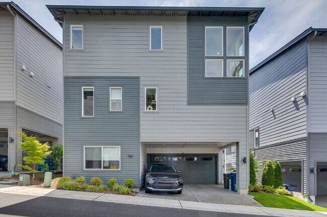 Modern Luxury Living in the Heart of Kirkland- Available for RENT August 15th