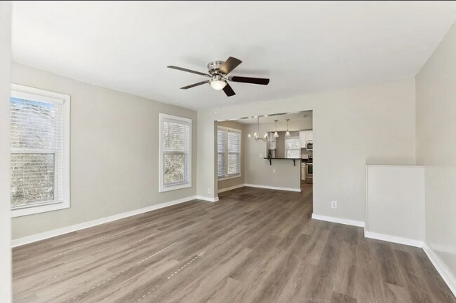 Photo - 306 W 17th St