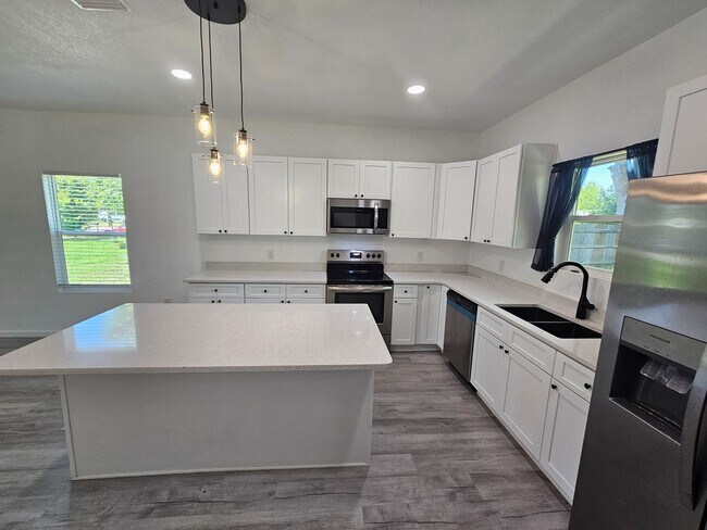 Photo - Modern Home, Centrally Located to St. Andrew's, Lynn Haven & PCB! *SPECIAL: 1/2 OFF 1st Month's ...
