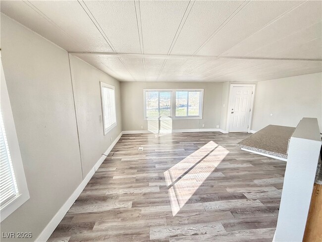 Photo - 4331 W Victoria St