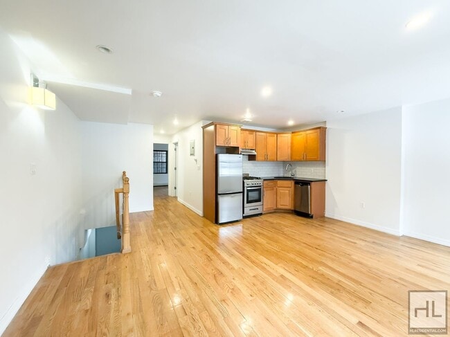 Building Photo - GREENE AVENUE / Spacious Bed-Stuy 2-Bed 1.... Rental