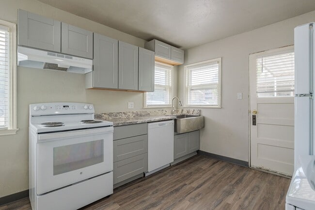 Building Photo - 1717 Cannell Ave Rental