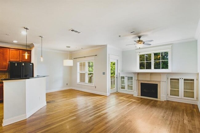 Photo - 655 Mead St SE