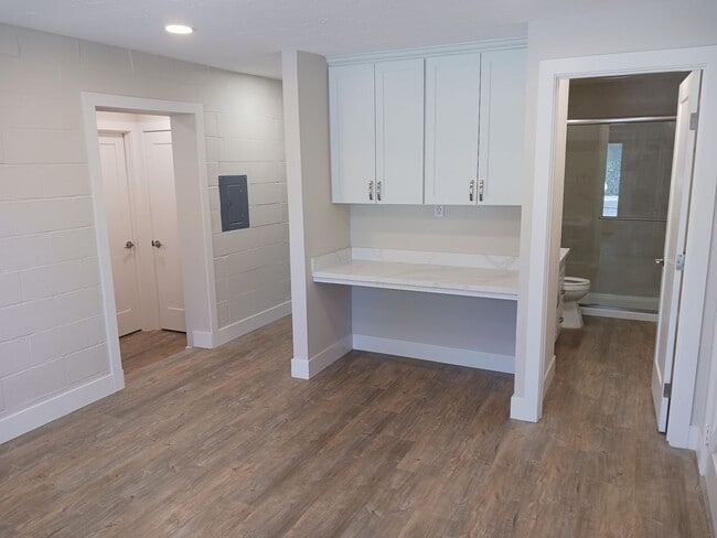 Building Photo - 2 Bedroom Available July 1st Located in Central Davis
