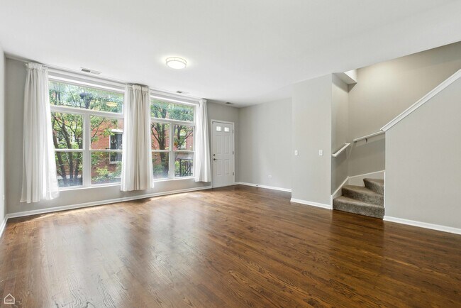 346 E 25th Pl
