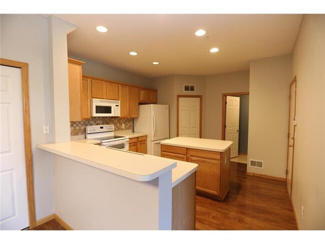 Photo - 11345 Fergus St NE