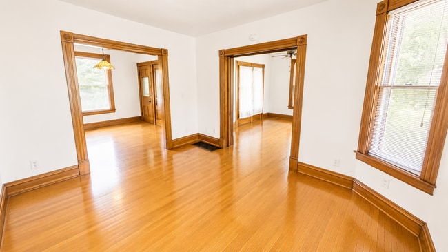 Photo - 821 W Liberty St Unidad 1