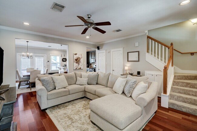 Photo - 1025 W 15th 1/2 St