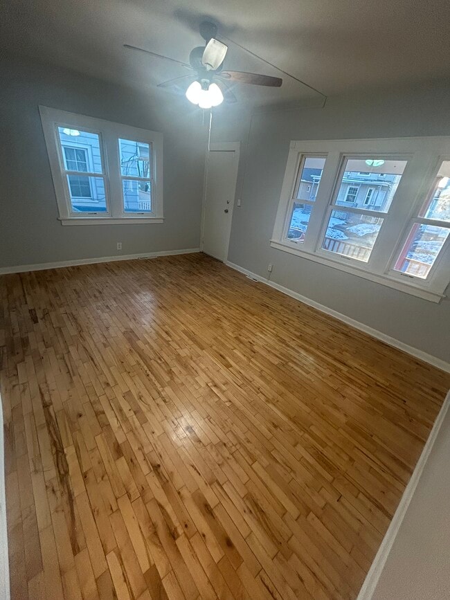 Building Photo - 40 Moulson St Unit 40 Moulson St