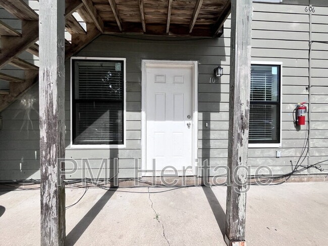 Building Photo - 606 Virginia St Unit Apt 102