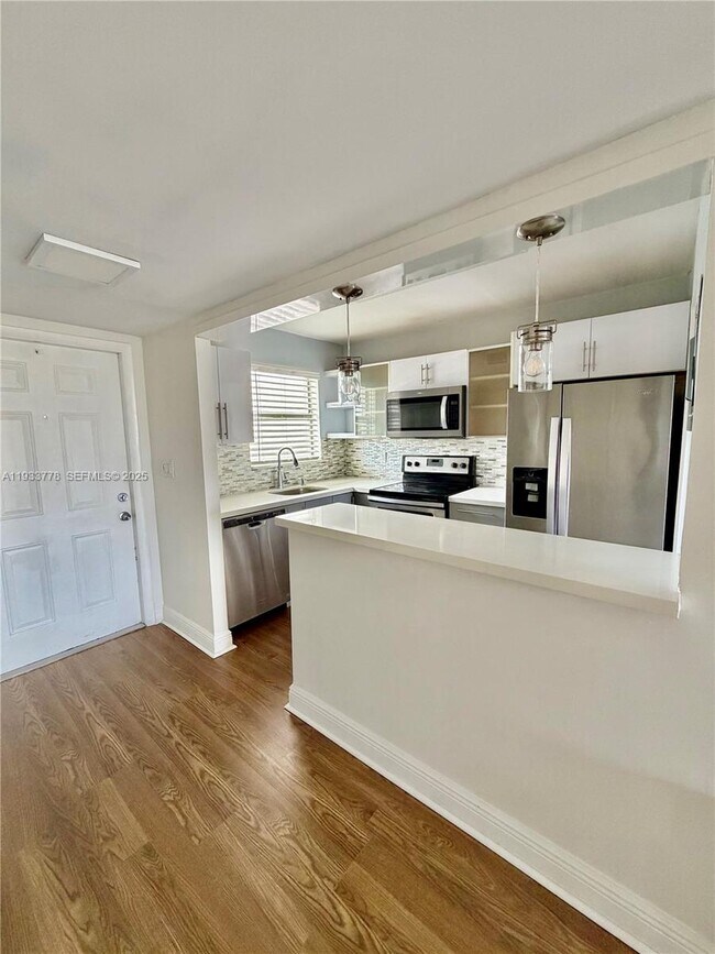 Photo - 8350 Sunrise Lakes Blvd Unidad 202