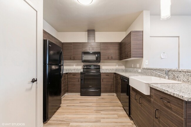 Photo - 3rd floor 2 bed, 1bath Apartment! Unit 302-D (716)